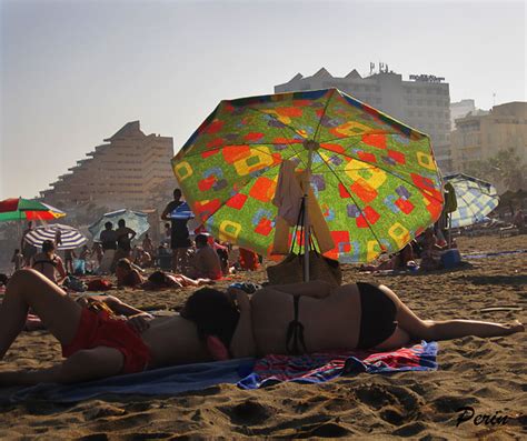 pillados en la playa follando|Pilladas En La Playa Videos Porno .